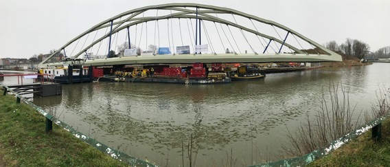 Zennebrug_op_water_