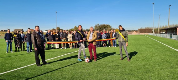 Opening_kunstgrasveld_kfc_lennik