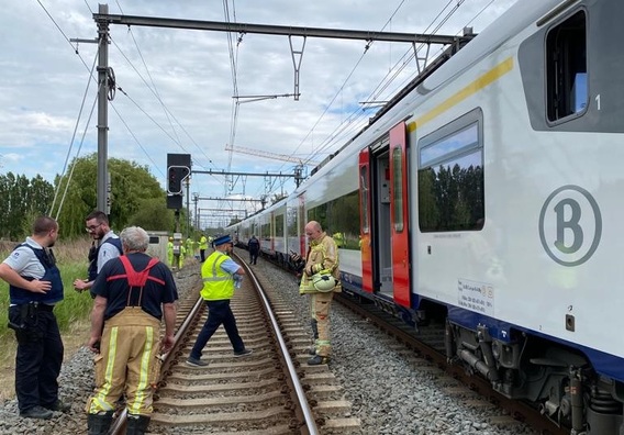 Trein_beschadigt_bovenleiding__1_