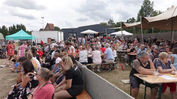 Dorpsfeesten_op_zondag__8_