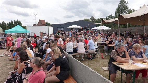 Dorpsfeesten_op_zondag__8_