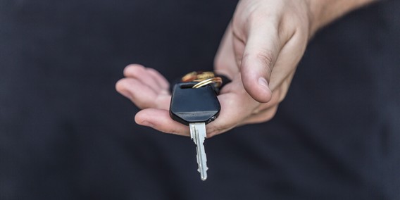 Holding-car-keys_2-1