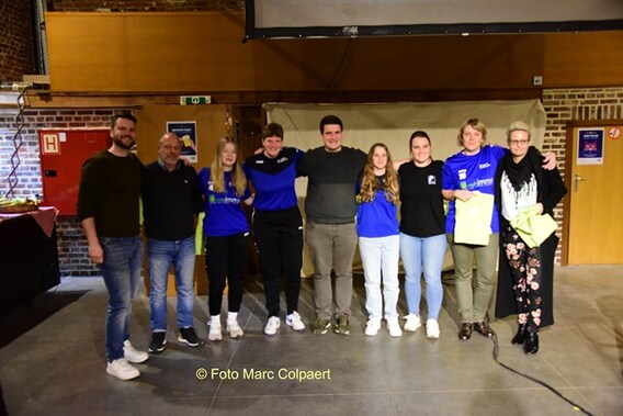 Editie_gooik_kampioenen_11_vrouwen_voetbal__kopie_