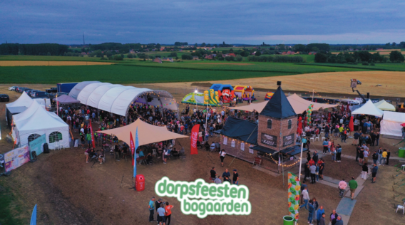 Dorpsfeesten_bogaarden__lucht_