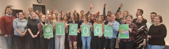 De_warmste_weken_bij_providentia_2025_-_teamfoto_met_cheque