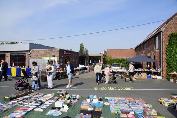 Rommelmarkt op zondag.- Foto Marc Colpaert