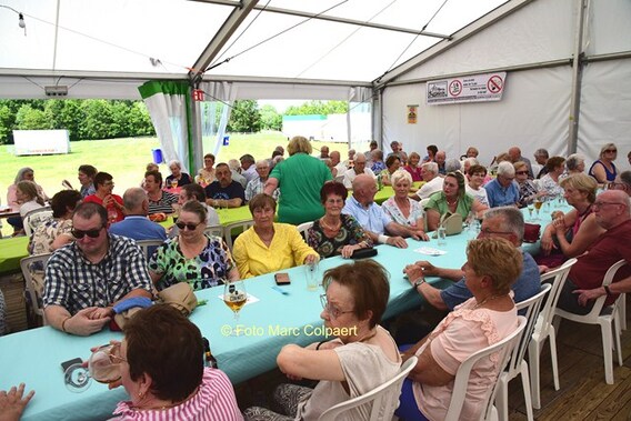 Ambiance in de tent.- Foto Marc Colpaert