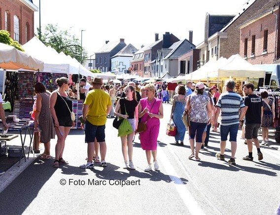 Veel volk op de jaarmarkt.- Foto Marc Colpaert
