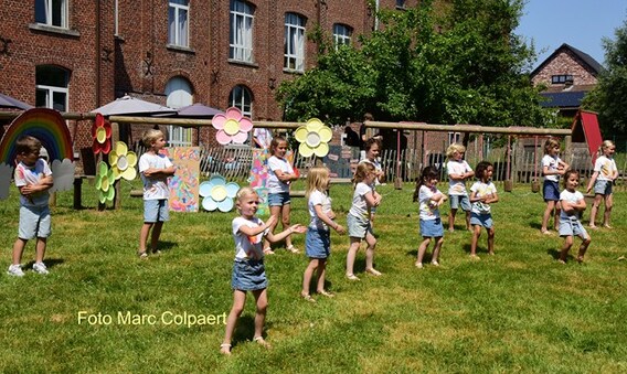 Optredens van de kinderen.- Foto Marc Colpaert