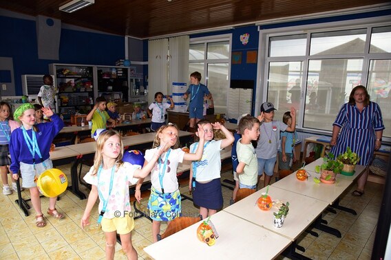 Een feestje in de klas.- Foto Marc Colpaert