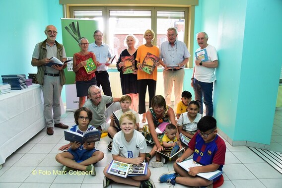 Kinderen kregen gratis boeken.- Foto Marc Colpaert