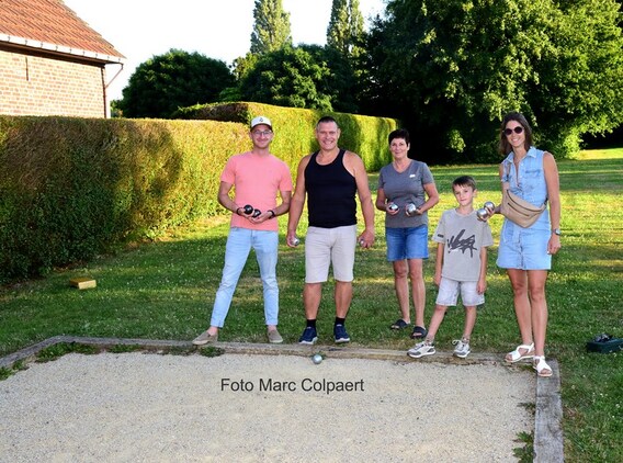 Samen een wedstrijdje spelen.- Foto Marc Colpaert