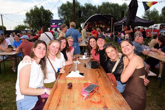 Feest in Herfelingen.- Foto Marc Colpaert