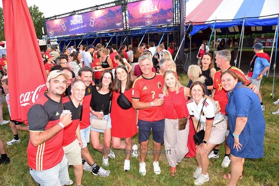 Feest in Herfelingen.- Foto Marc Colpaert