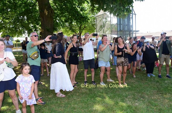 Ouders wilden ook vlug een groepsfoto nemen.- Foto Marc Colpaert
