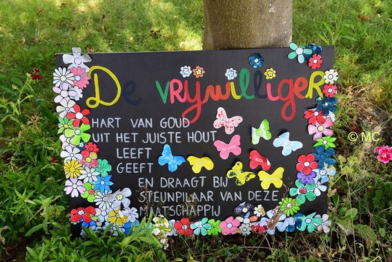 Christine kreeg ooit een bord van de bewoners.- Foto Marc Colpaert