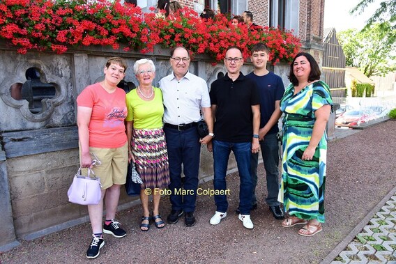 Het gouden paar met familie. Foto Marc Colpaert