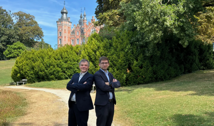 Erkend vastgoedmakelaars Erik De Mulder en Anthony Pervolarakis van Vastgoedgroep Dewaele.