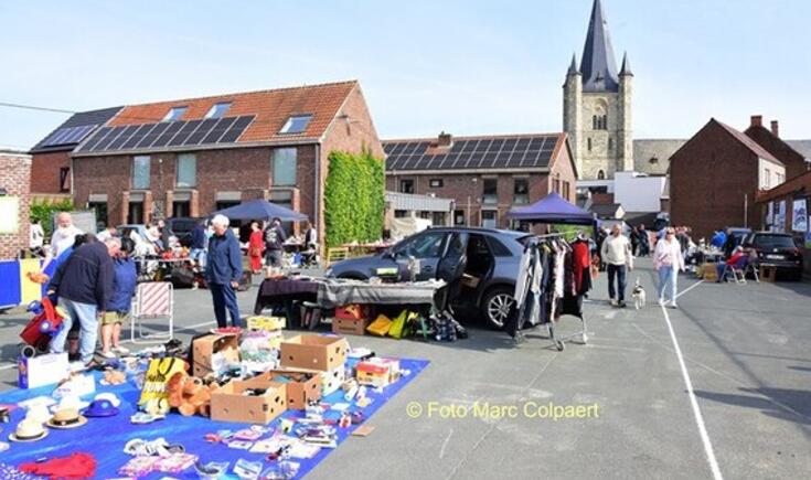 Rommelmarkt op zondag.- Foto Marc Colpaert