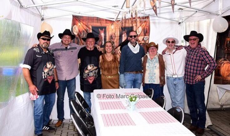 Het bestuur ging voor een geslaagd buurtfeest.- Foto Marc Colpaert