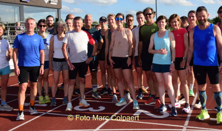 Lopers aan de start Mia was er ook bij.- Foto Marc Colpaert