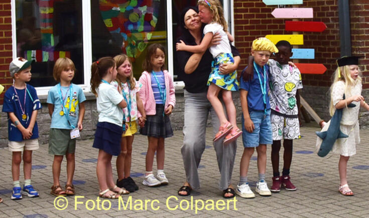Directeur Peggy moest tal van kinderen troosten.- Foto Marc Colpaert