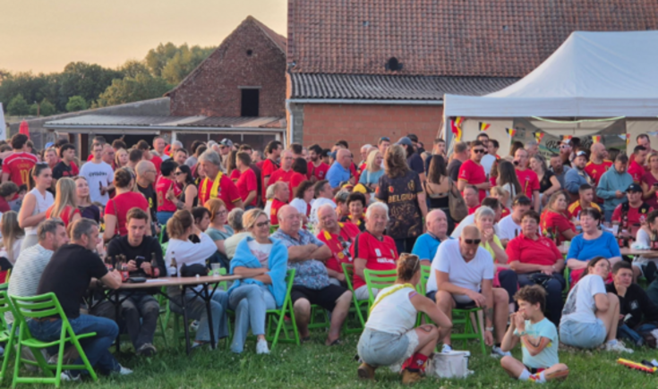 Heel veel volk op het Beverhof