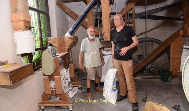 Hubert en Su aan het werk in de Heetveldemolen.- Foto Marc Colpaert