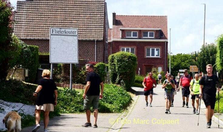 Tal van wandelaars.- Foto Marc Colpaert