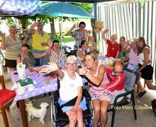 Een feestje bij Christine(op de foto uiterst links), een prachtig idee.- Foto Marc Colpaert