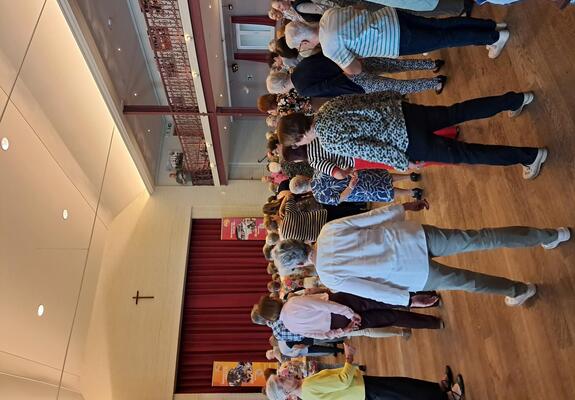 100 enthousiaste lijndansers namen deel  aan de dansintuif in LEMBEEK