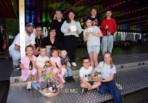 De winnaars van de Haantjesworp in Tollembeek. Foto Marc Colpaert