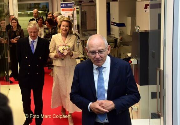 Hugo Thienpont mocht de vorsten rondleiden in Photonics.- Foto Marc Colpaert
