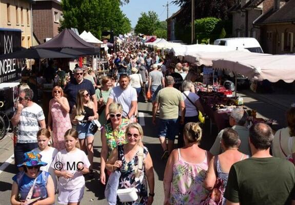 Veel volk op de jaarmarkt.- Foto Marc Colpaert
