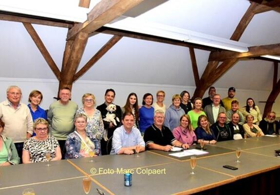 De mensen van toneelvereniging Wilskracht en Vreugd.- Foto Marc Colpaert
