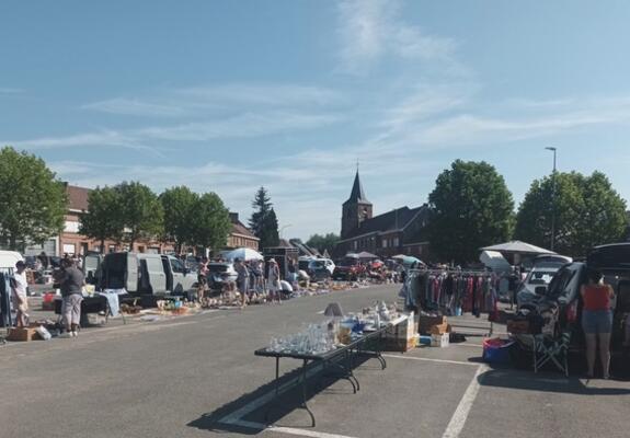 Gezocht bezoekers voor de rommelmarkt.- Foto marc Colpaert