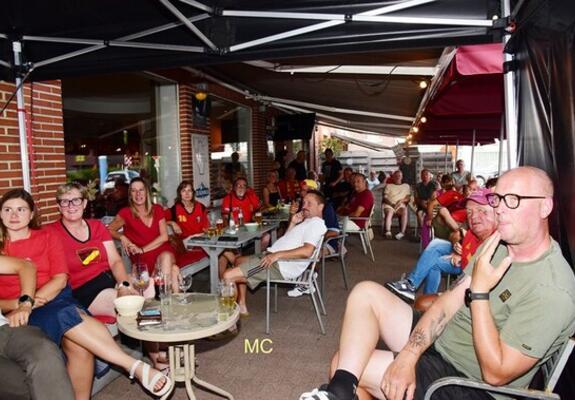 Supporters op post.- Foto Marc Colpaert