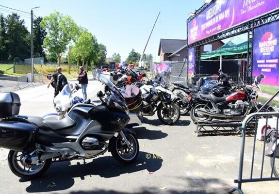 Heel wat motoren in Herfelingen.- Foto Marc Colpaert