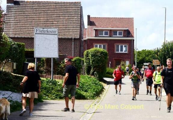 Tal van wandelaars.- Foto Marc Colpaert