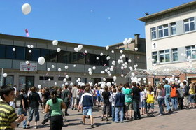 Witte_balonnen_dilbeek_foto_pascale_van_der_kelen