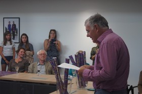 Burgemeester_parys_roept_iedere_laureaat_naar_voor