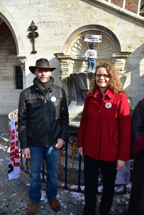 Editiepajot_jimmy_godaert_hart_boven_hard_schenkt_plunje_aan_manneken-pis